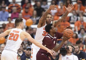 Tyler Lydon (20) and Dajuan Coleman were part of a Syracuse defense that struggled in the paint on Sunday. 